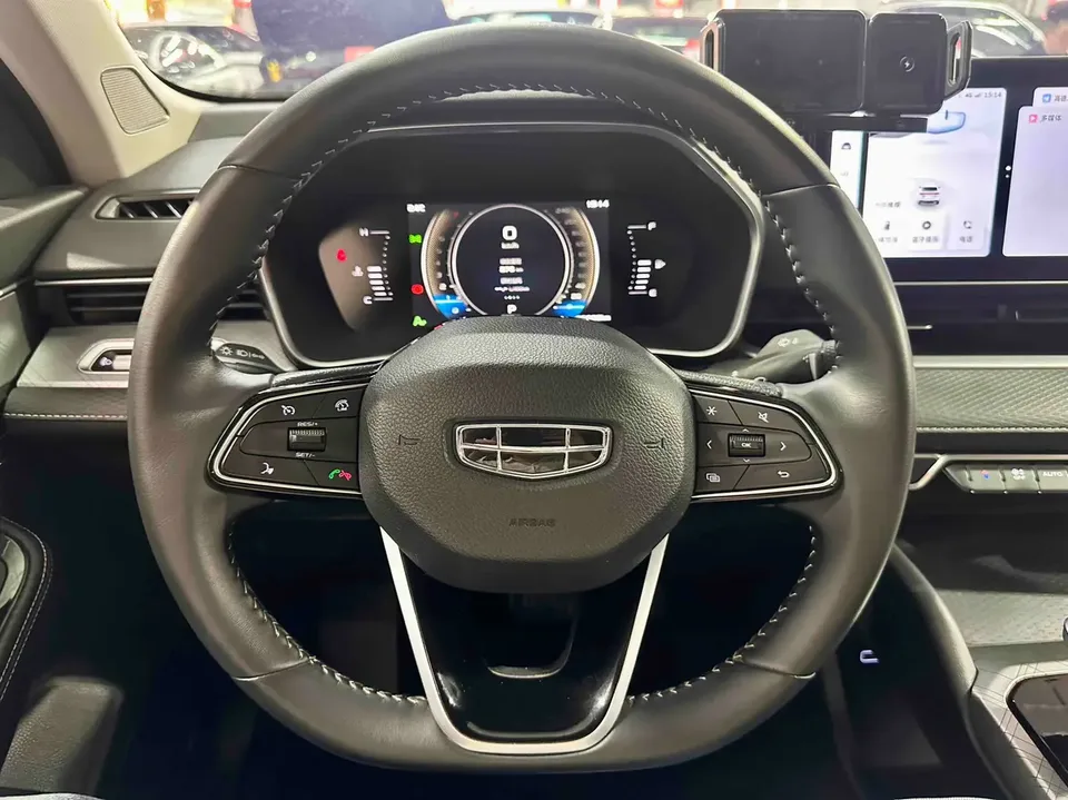 Geely Preface Xing Rui 2.0T Luxury 2023 — миниатюра 4