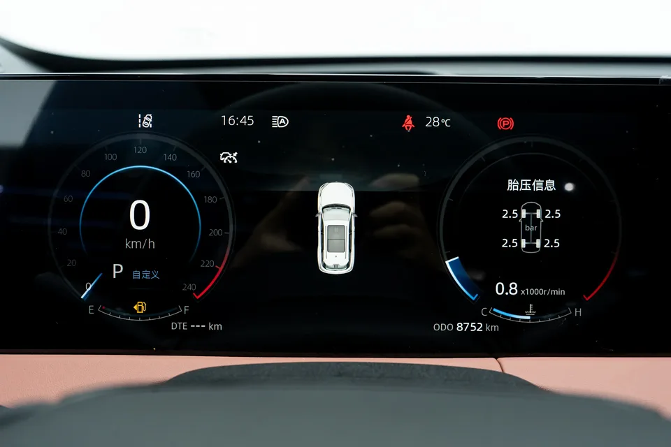 Changan CS75PLUS third generation champion version 2.0T automatic intelligent driving powerful engine 2024 — миниатюра 4