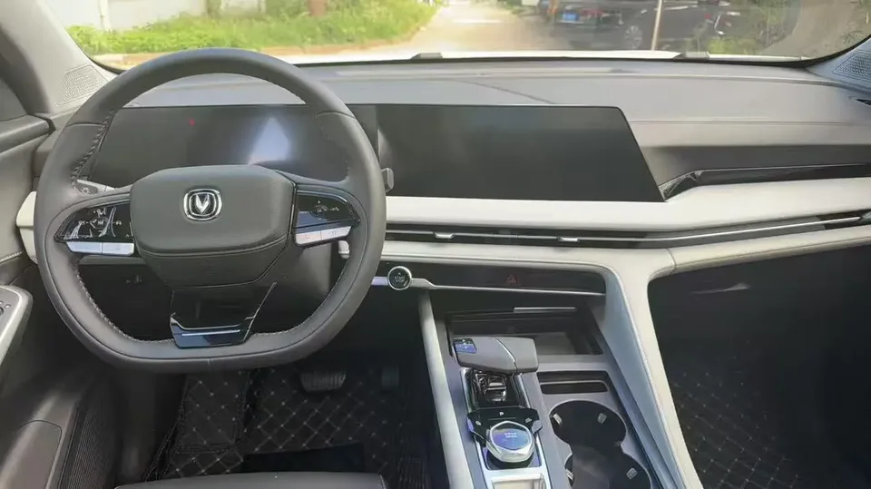 Changan CS75PLUS Changan CS75 PLUS 2024 The third generation champion version 1.5T automatic intelligent driving strong navigation 2024 — thumbnail 5