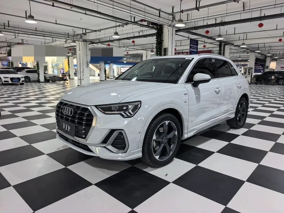 Audi Q3 Q3 Audi Q3 2023 35 TFSI Fashionable and Dynamic 2023 — photo 1, buy with delivery to Moscow