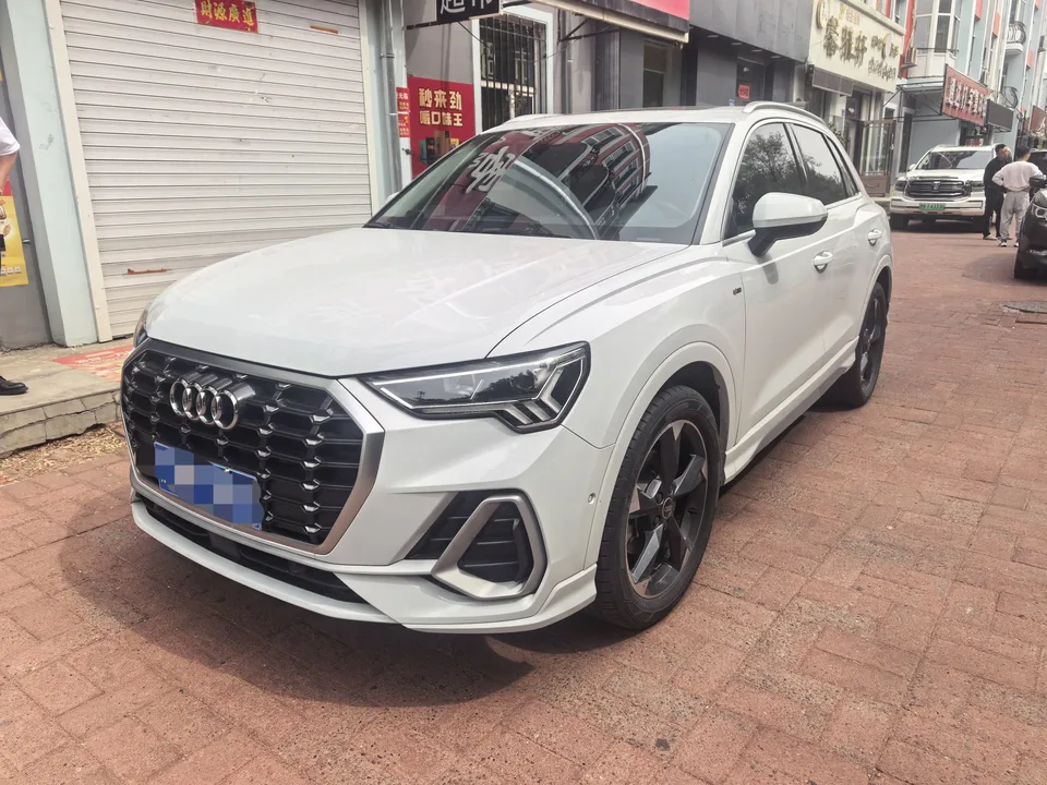 Audi Q3 Q3 Audi Q3 2023 35 TFSI Fashionable and Dynamic 2023 — photo 1, buy with delivery to Moscow