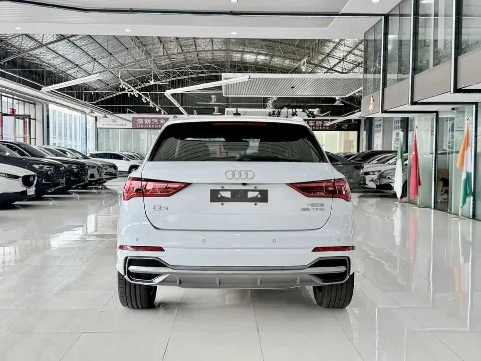 Audi Q3 Audi Q3 2022 35 TFSI Fashionable and Dynamic 2022 — миниатюра 2
