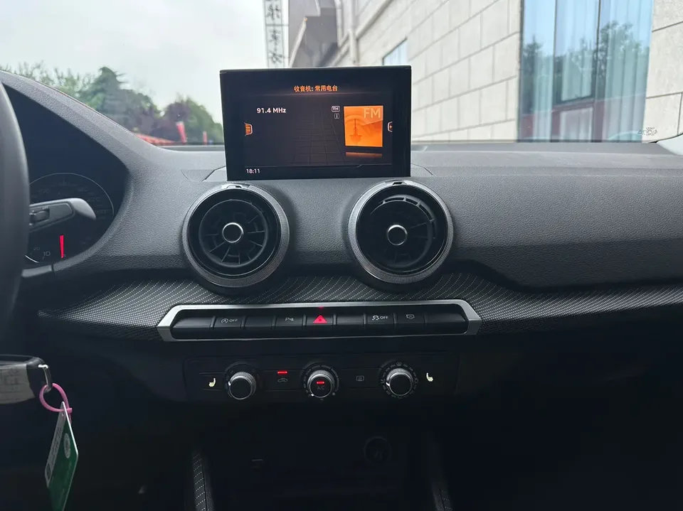 Audi Q2L Audi Q2L 2022 35 TFSI aggressive and dynamic model 2023 — миниатюра 4