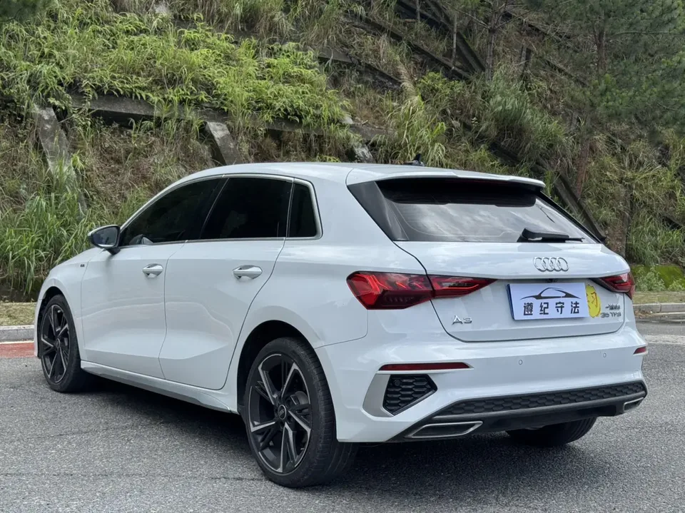 Audi A3 Sportback 35 TFSI stylish and sporty 2022 — миниатюра 2