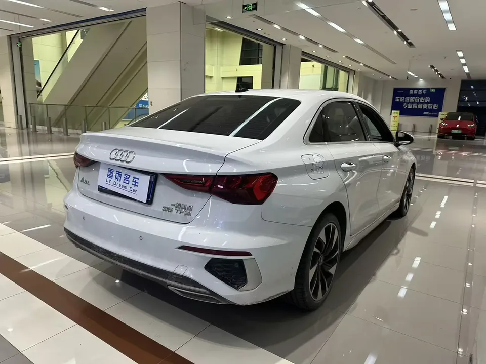 Audi A3 Sportback 35 TFSI stylish and sporty 2022 — миниатюра 2