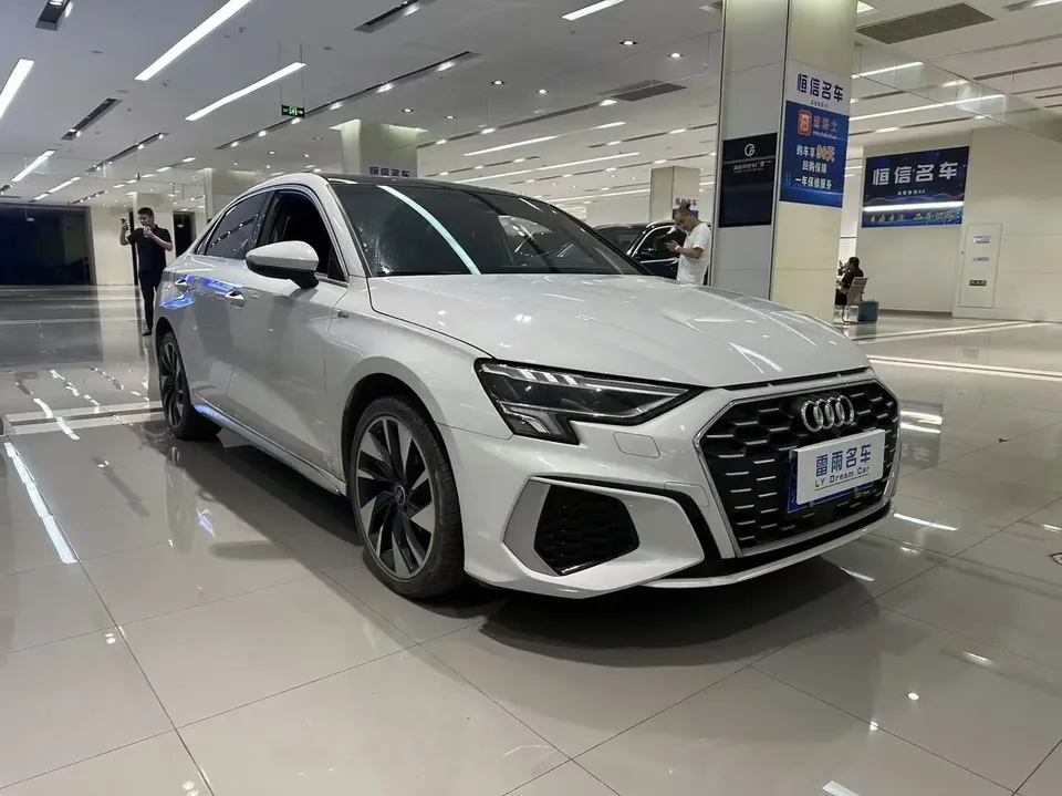 Audi A3 Sportback 35 TFSI stylish and sporty 2022 — миниатюра 3