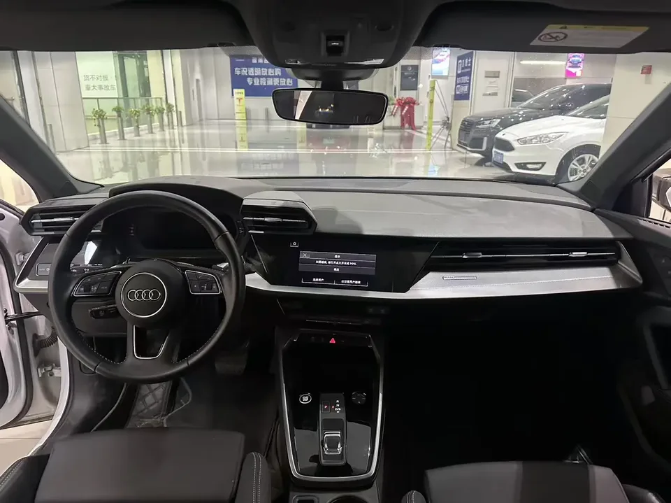 Audi A3 Sportback 35 TFSI stylish and sporty 2022 — миниатюра 4