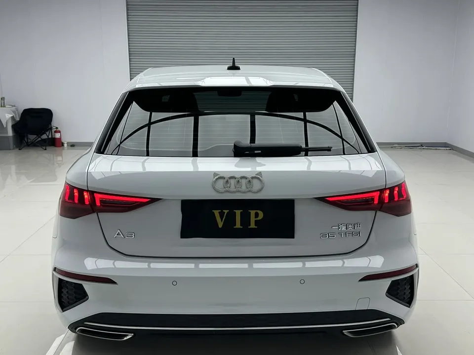 Audi A3 Sportback 35 TFSI stylish and sporty 2022 — миниатюра 2