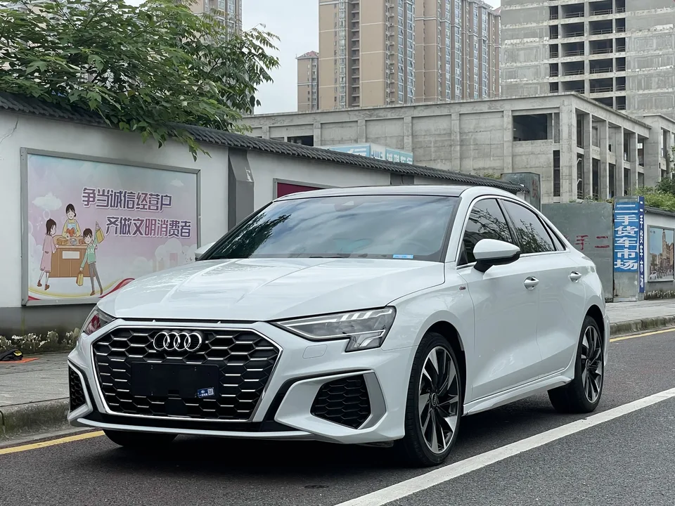 Audi A3 A3L Limousine 35 TFSI Fashion Sports 2023 — фото 1, купить с доставкой в Москву