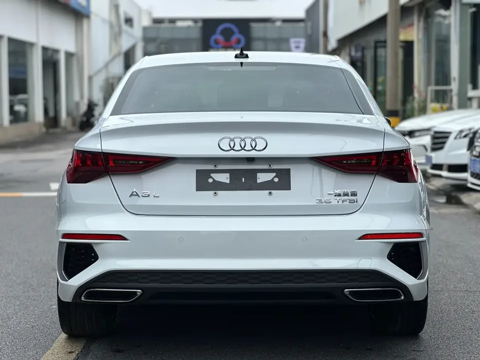 Audi A3 A3L Limousine 35 TFSI Fashion Sports 2022 — миниатюра 2