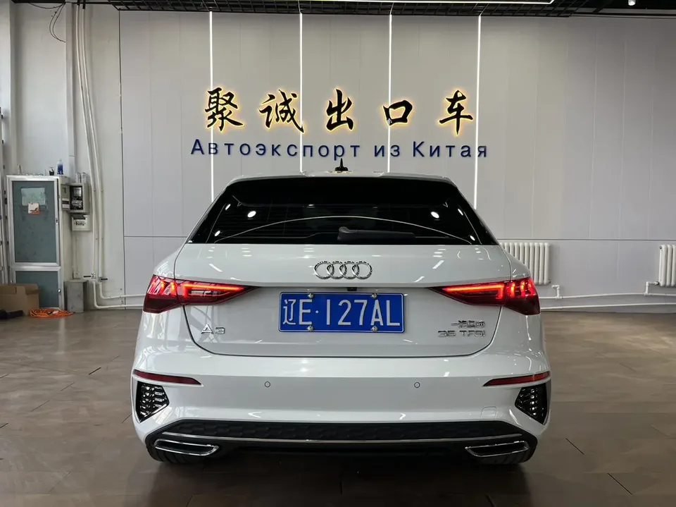Audi A3 Sportback 35 TFSI stylish and sporty 2022 — миниатюра 2
