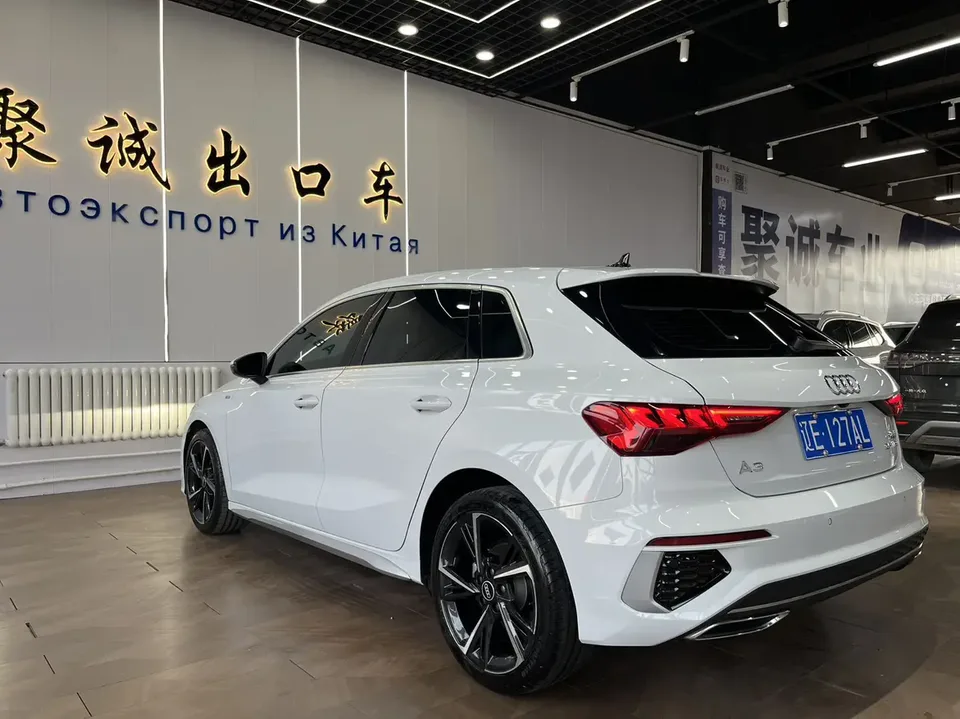 Audi A3 Sportback 35 TFSI stylish and sporty 2022 — миниатюра 4
