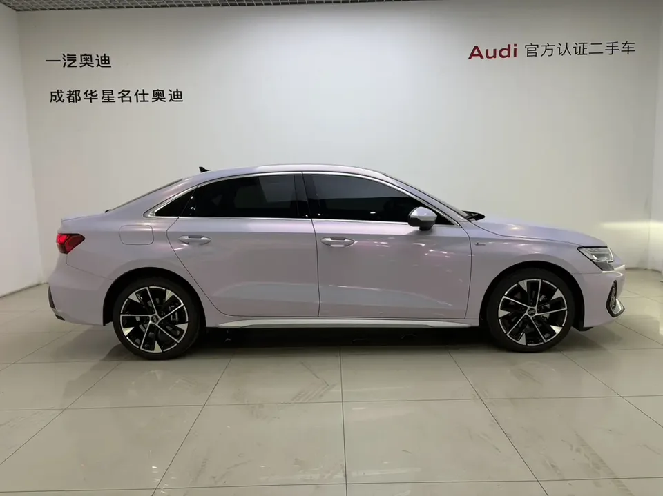 Audi A3 Audi A3 2025 Sportback 35 TFSI Flying Spur Premium Edition 2025 — миниатюра 2
