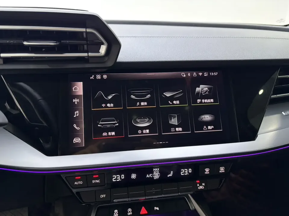 Audi A3 Audi A3 2025 Sportback 35 TFSI Flying Spur Premium Edition 2025 — миниатюра 3