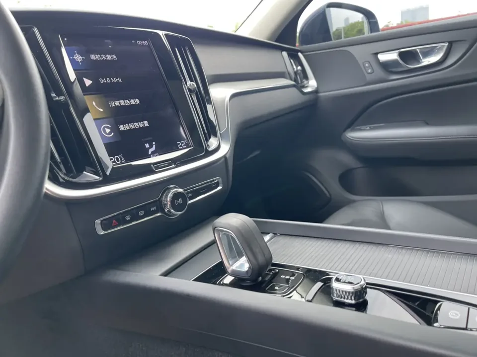 Volvo S60 Volvo S60 2022 B4 Zhiyuan Luxury Edition 2022 — миниатюра 4