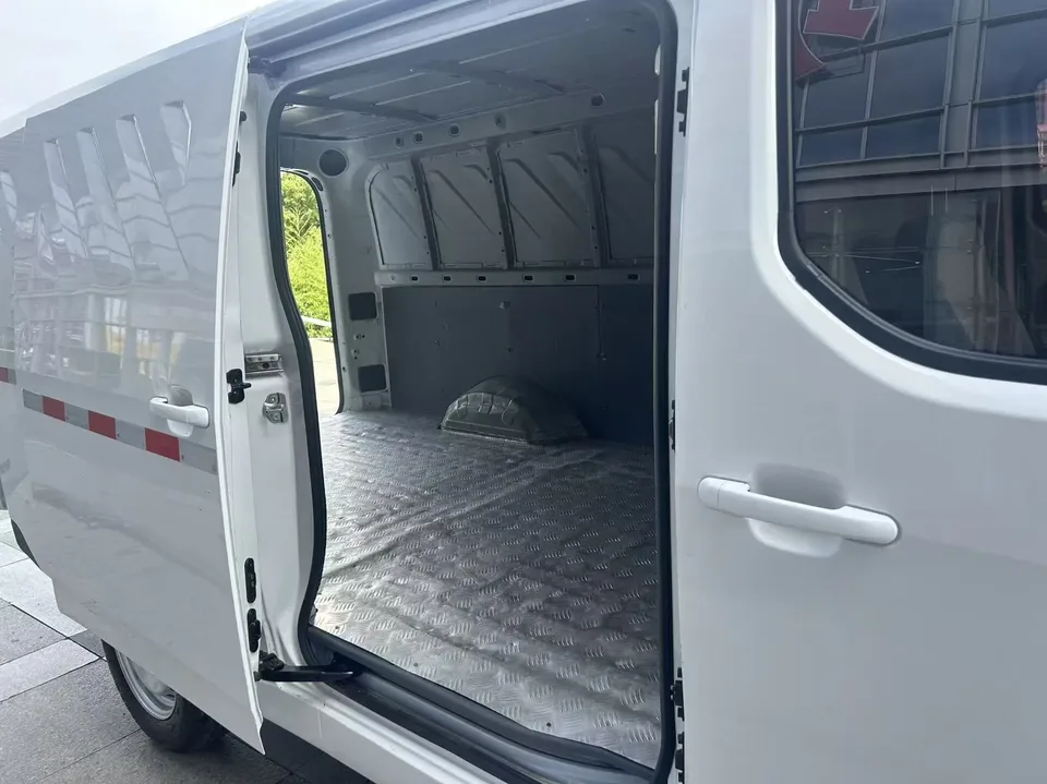 Wuling Yangguang Yangguang 300km Practical Window Edition 60kW 2024 — thumbnail 3