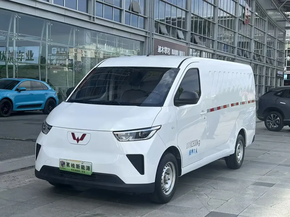 Wuling Yangguang Yangguang 300km Practical Window Edition 60kW 2024 — photo 1, buy with delivery to Moscow