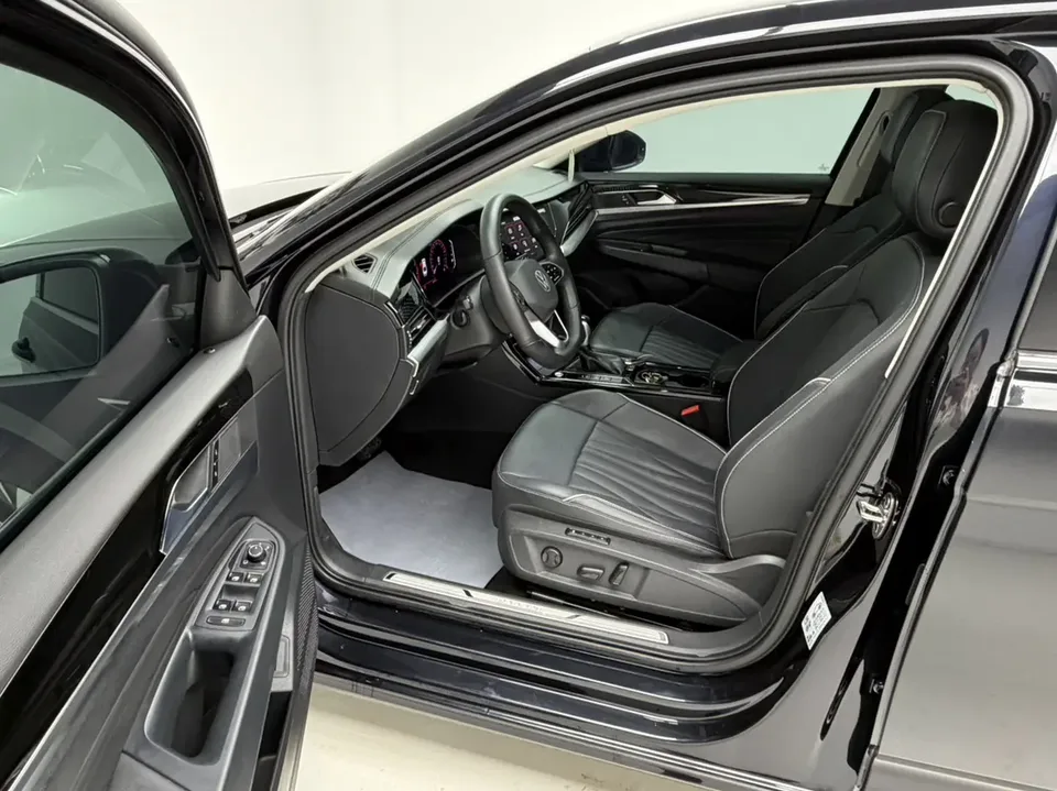 Volkswagen Passat facelift 380TSI luxury version 2023 — миниатюра 3