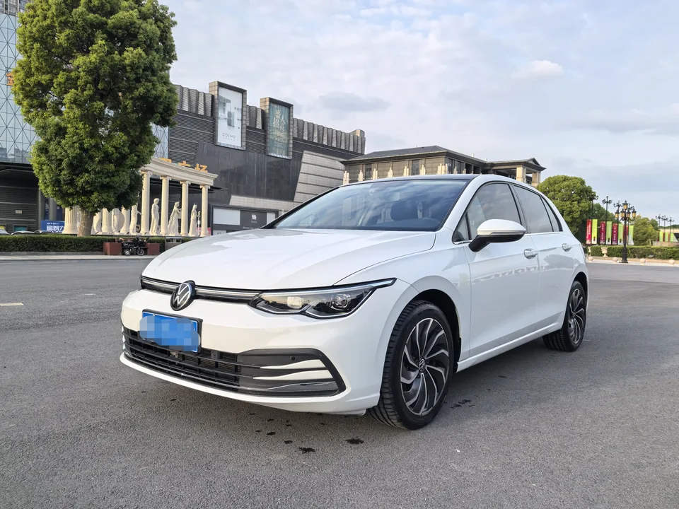 Volkswagen Golf golf 2023 280TSI DSG Pro facelift 2024 — фото 1, купить с доставкой в Москву