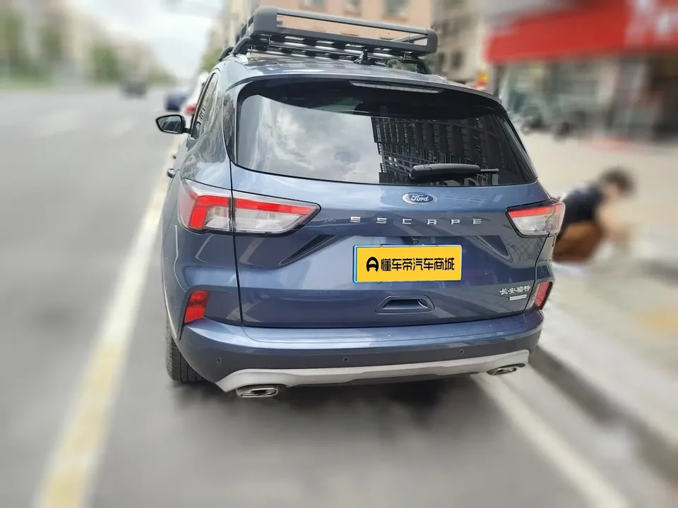 Ford Escape EcoBoost 245 2WD Premium Edition 2023 — миниатюра 2