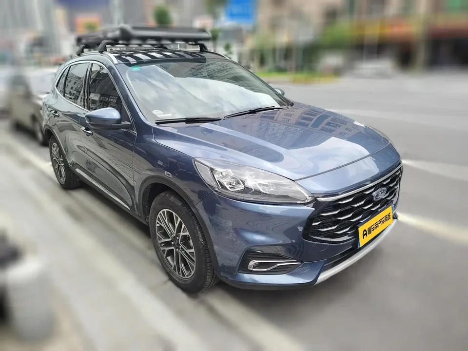 Ford Escape EcoBoost 245 2WD Premium Edition 2023 — миниатюра 3