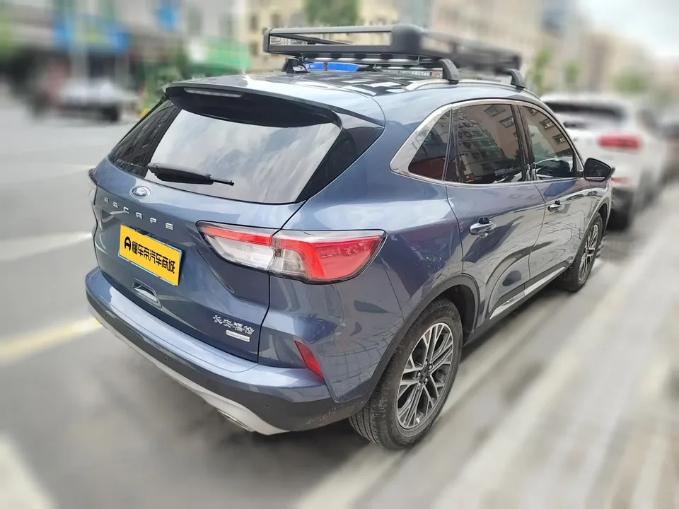 Ford Escape EcoBoost 245 2WD Premium Edition 2023 — миниатюра 4