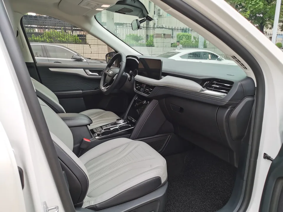 Ford Escape Ruiji 2024 EcoBoost 245 four-wheel drive model 2023 — миниатюра 4