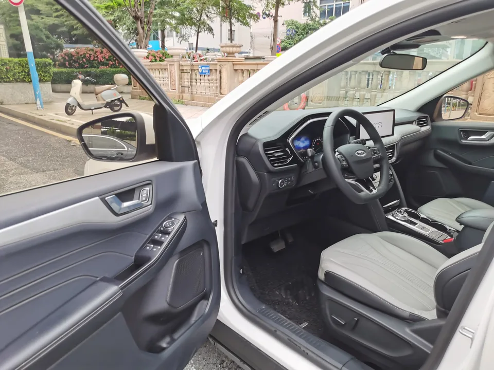 Ford Escape Ruiji 2024 EcoBoost 245 four-wheel drive model 2023 — миниатюра 5