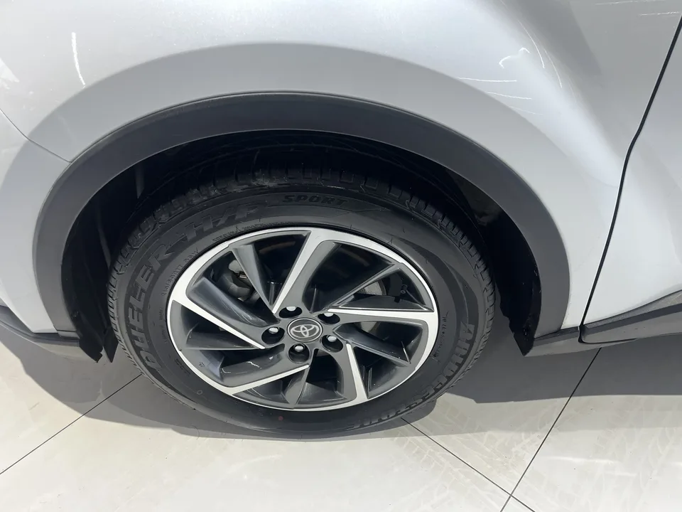 Toyota C-HR 2.0L Luxury Edition 2024 — миниатюра 2
