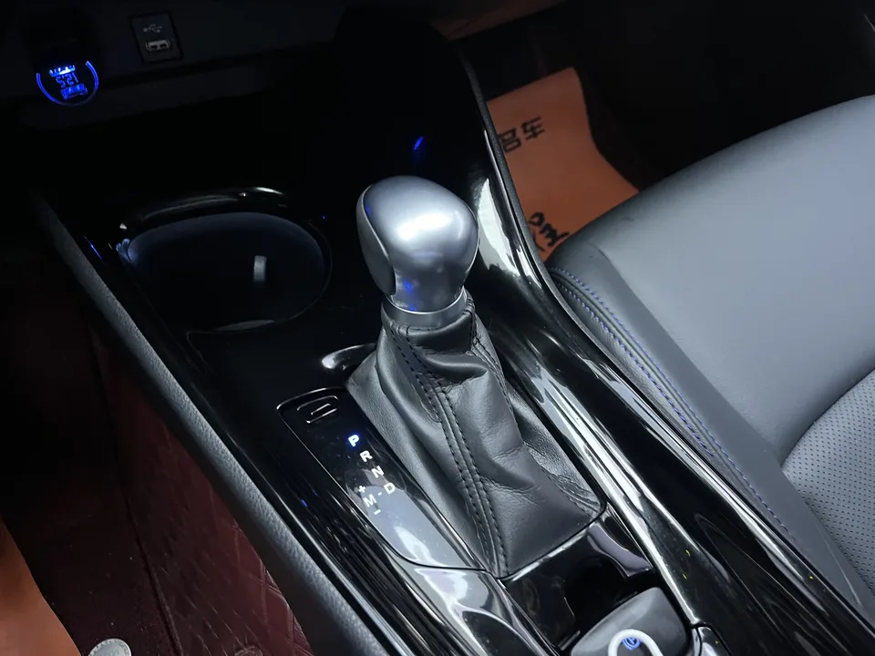 Toyota C-HR 2.0L Luxury Edition 2024 — миниатюра 5