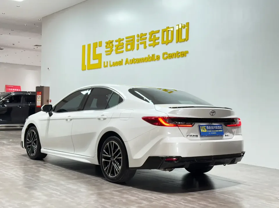 Toyota Camry Camry 2026 Camry Hybrid 2.0HSE Sport Lite Edition 2026 — миниатюра 2