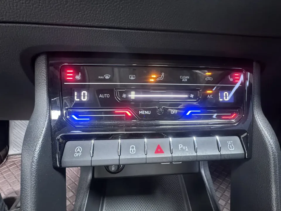 Skoda Karoq TSI280 Exclusive Edition 2023 — миниатюра 3