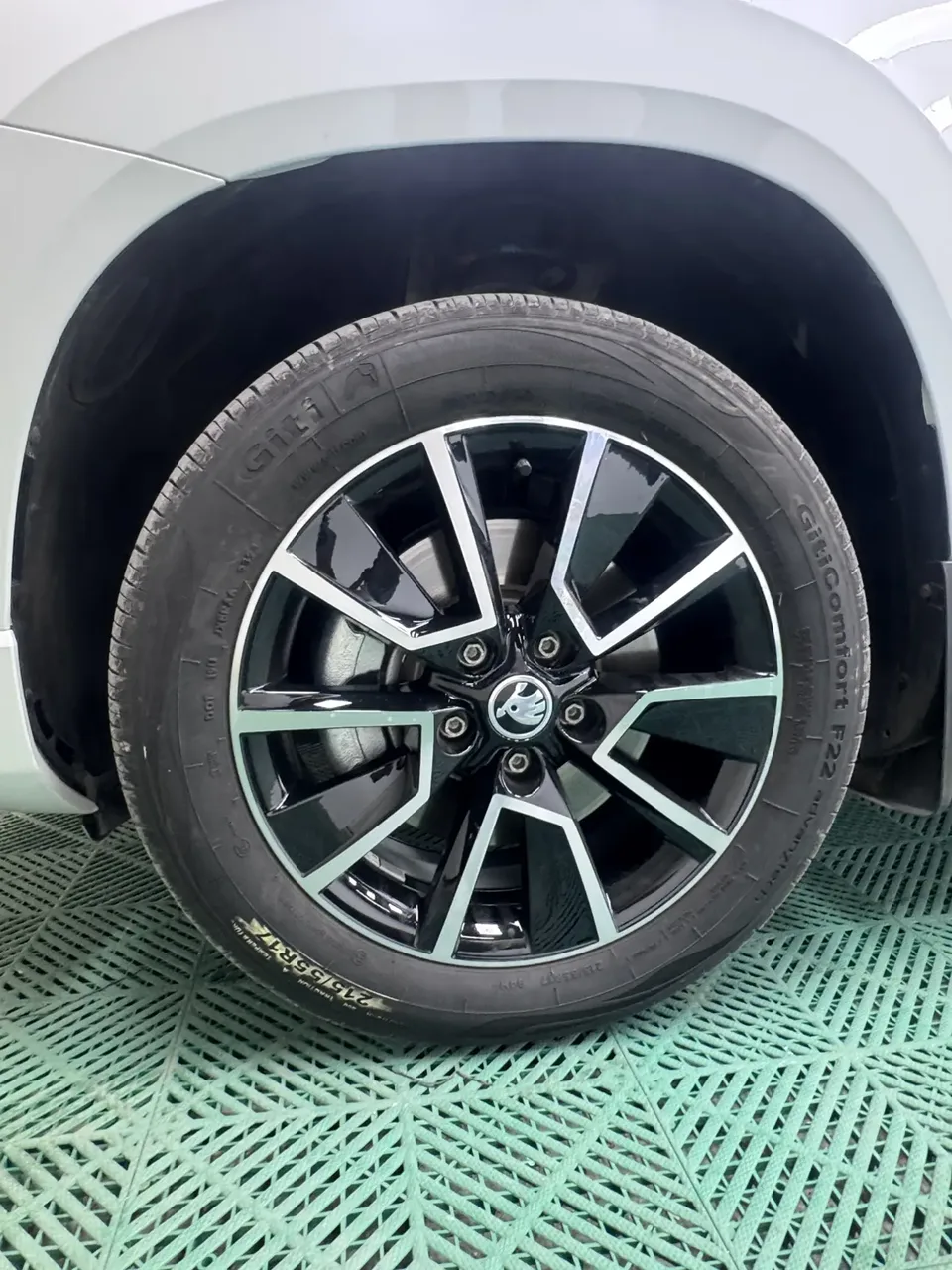 Skoda Karoq TSI280 Exclusive Edition 2023 — миниатюра 4