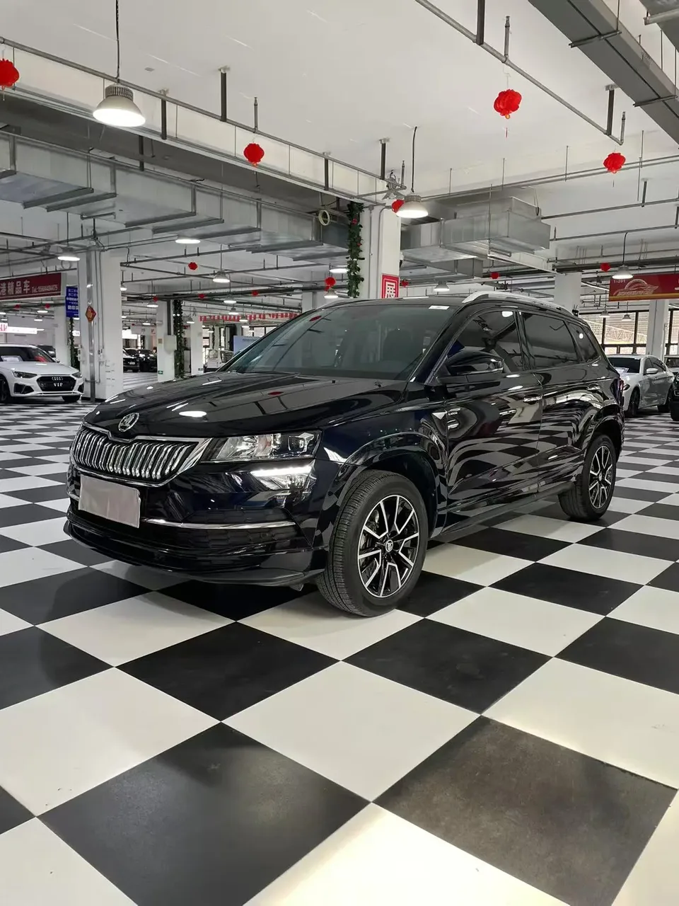 Skoda Karoq TSI280 Exclusive Edition 2023 — фото 1, купить с доставкой в Москву