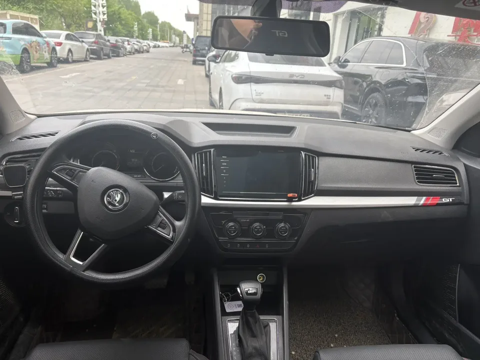 Skoda Kamiq TSI230 DSG flagship version 2022 — миниатюра 5