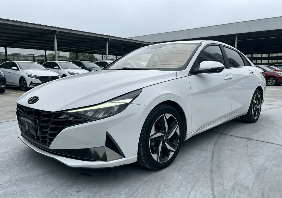 Hyundai Elantra 2022