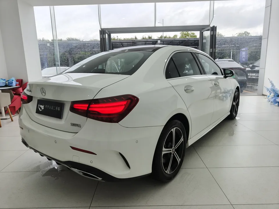 Mercedes-Benz Mercedes Benz A Class Mercedes-Benz A-Class 2023 A 200 L Sports Sedan Fashion Edition 2023 — миниатюра 2