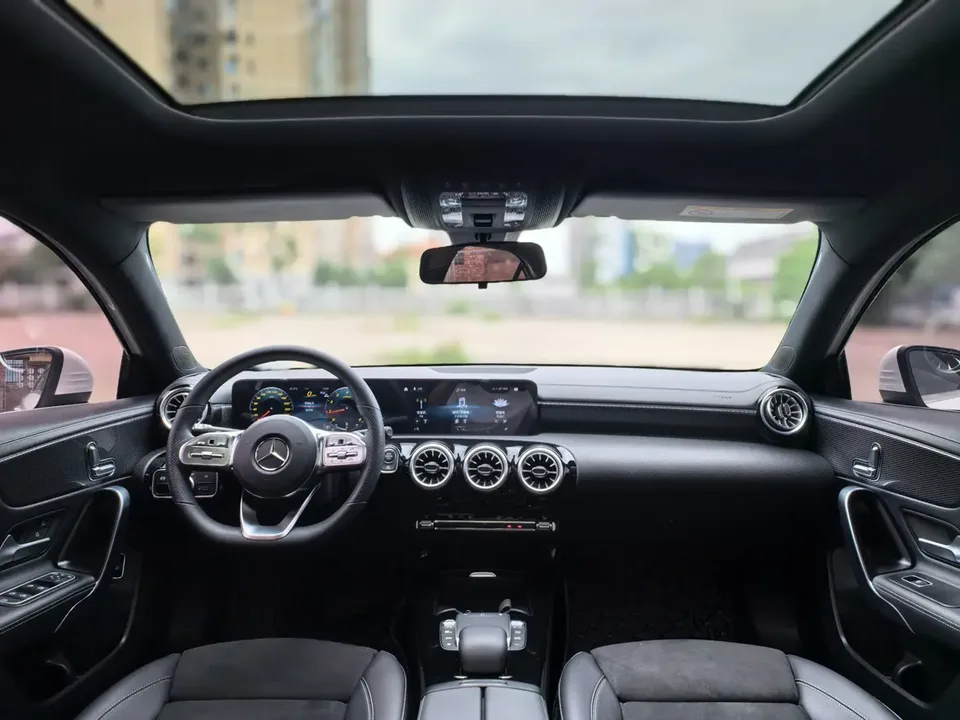 Mercedes-Benz Mercedes Benz A Class second facelift A 200 L sports sedan fashion version 2023 — миниатюра 3