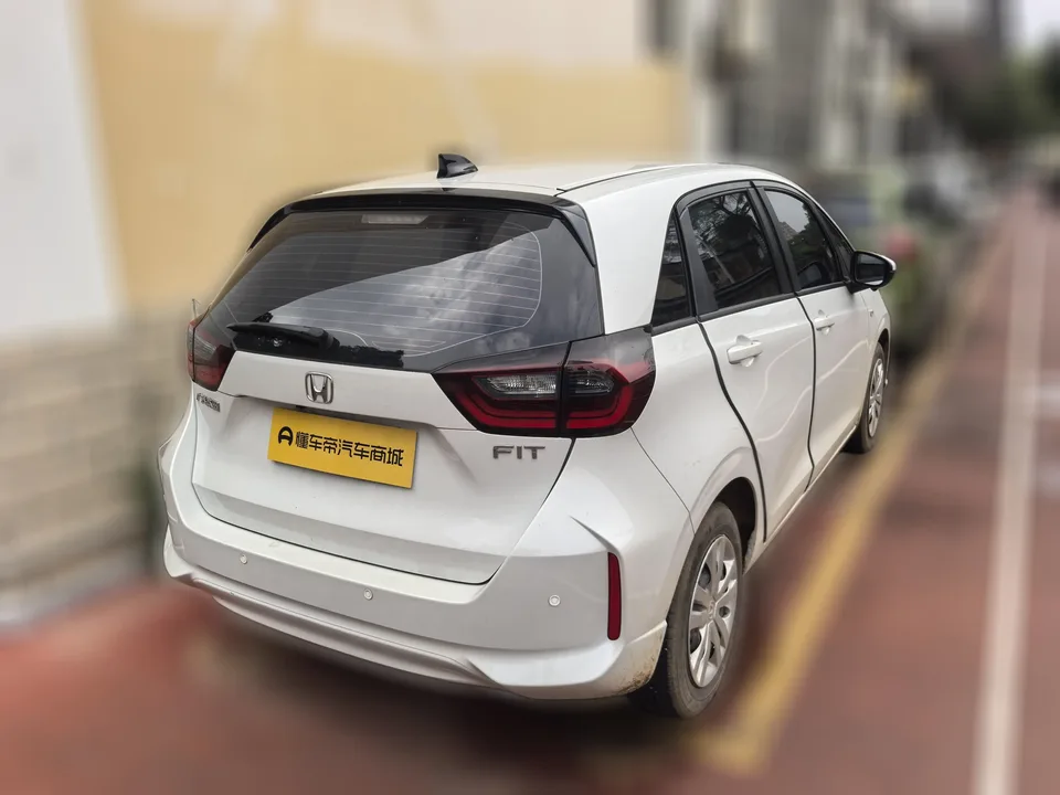 Honda FIT Fit 1.5L CVT Trendy Edition 2023 — миниатюра 4