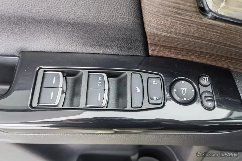 Honda Odyssey Odyssey 2.0L e:HEV Sharp Enjoyable Edition 2024 — миниатюра 5