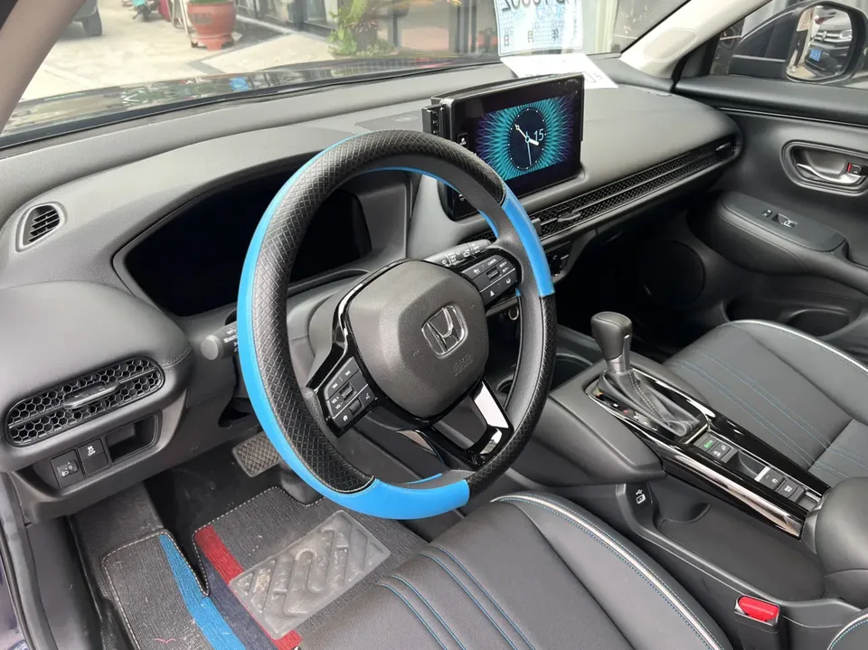 Honda HR-V 240TURBO CVT Premium Edition 2023 — миниатюра 3