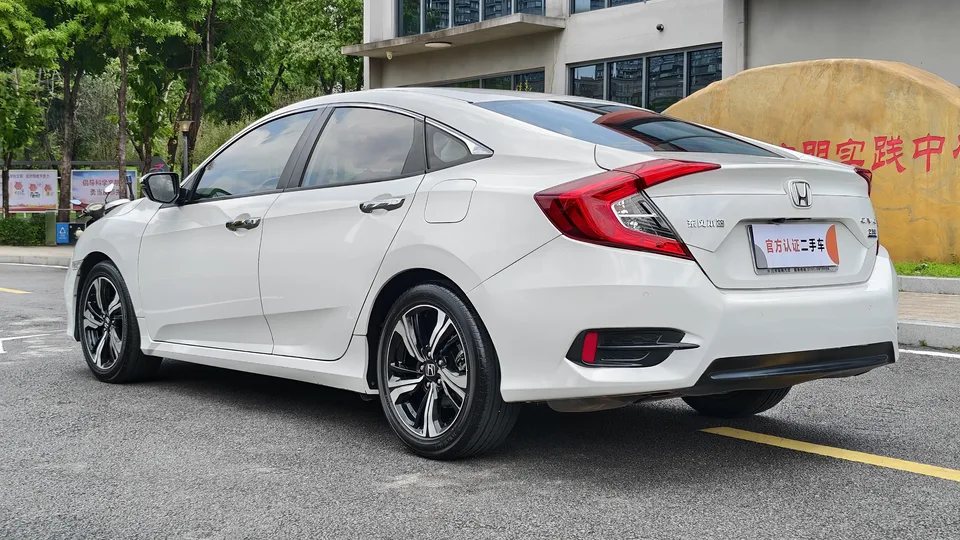 Honda CIVIC Civic 220TURBO CVT Power Edition National VI 2022 — миниатюра 2