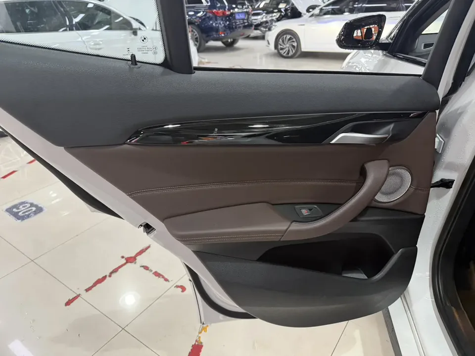 BMW X2 BMW X2 2023 sDrive25i M Sport Night Edition 2023 — миниатюра 4