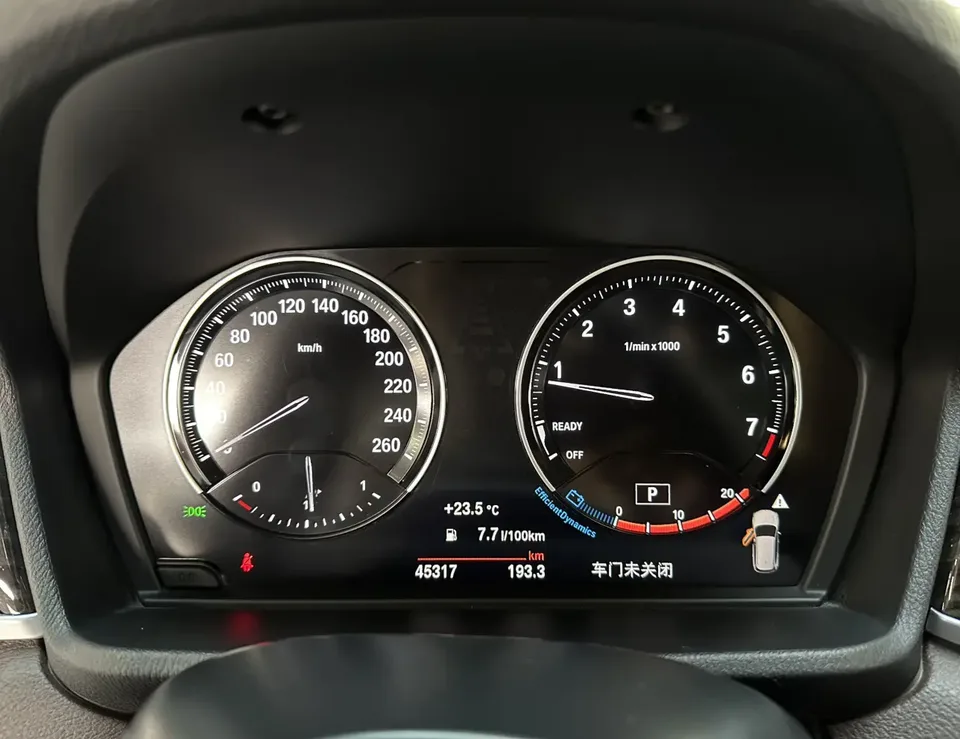 BMW X1 BMW X1 2021 xDrive25Li Exclusive Model 2022 — миниатюра 3
