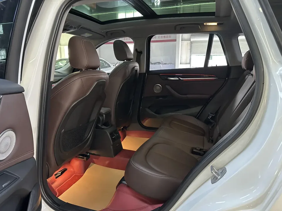 BMW X1 BMW X1 2021 xDrive25Li Exclusive Model 2022 — миниатюра 4