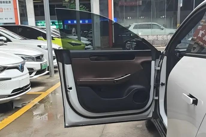 Leapmotor Zero running C01 rear-wheel drive long-range version 2023 — миниатюра 4