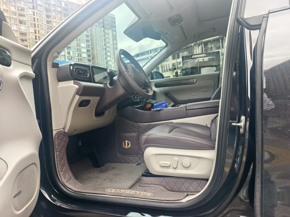 Leapmotor Zero running C11 Extended Range 300 Premium Edition 2024 — миниатюра 5
