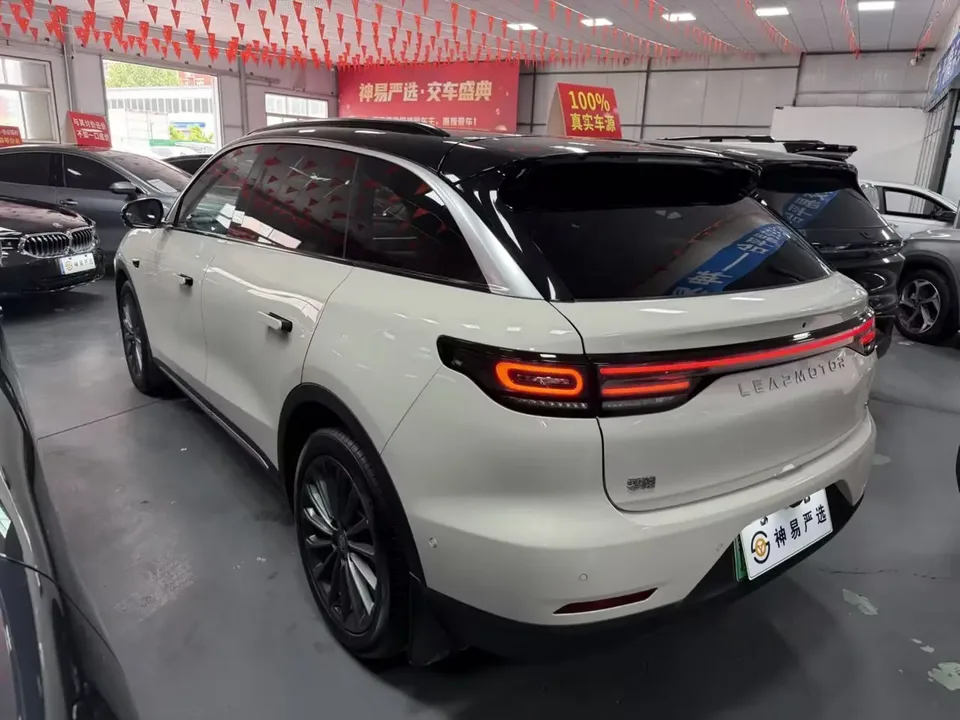 Leapmotor Zero running C11 Leapmotor C11 2026 Pure Electric Version 640 LiDAR Version 2025 — миниатюра 4
