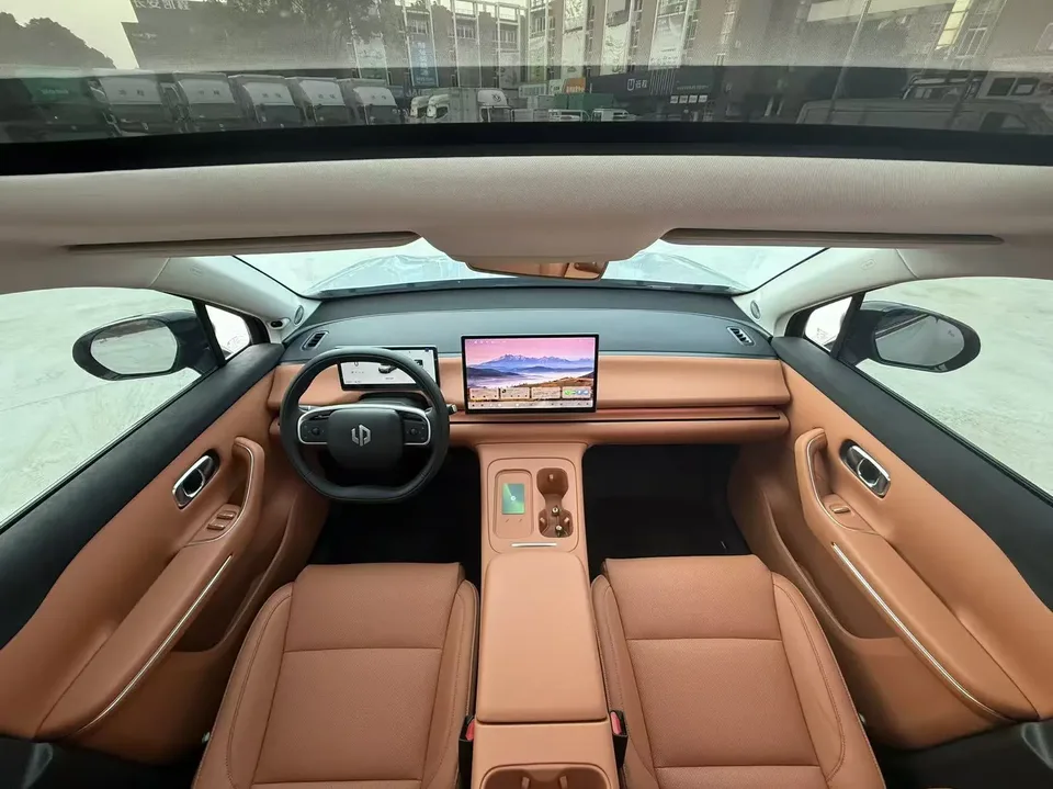 Leapmotor Zero running C10 Pure Electric 530 Smart Edition 2025 — миниатюра 4