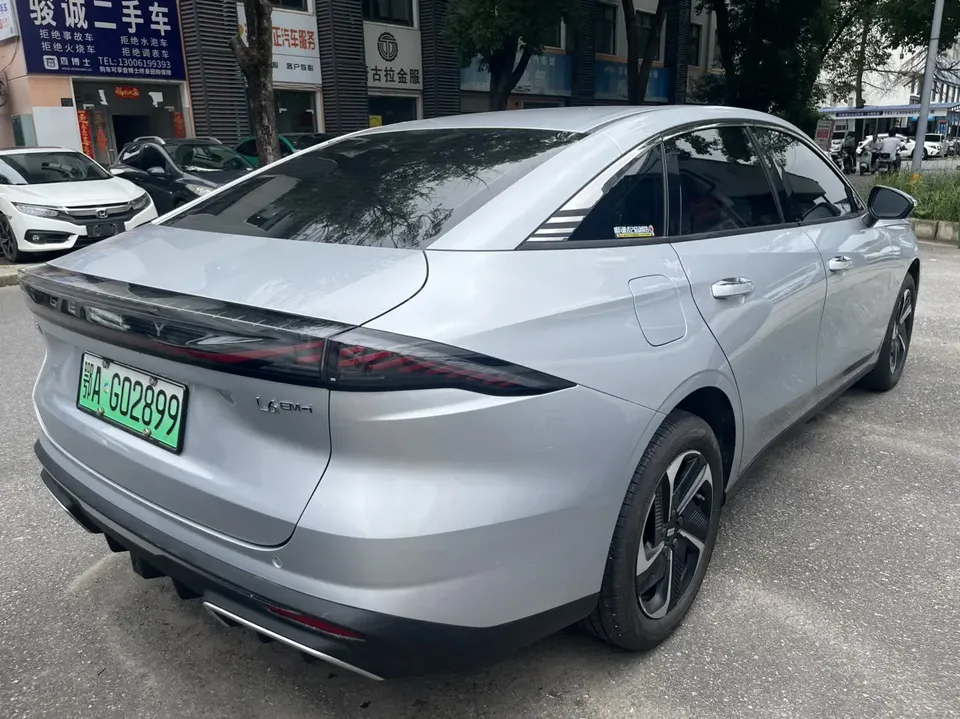 Geely Galaxy L6 1.5 EM-i DHT 140KM Exploration+ Edition 2025 — миниатюра 2